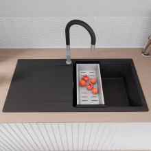 HD Onyx Black 100 egymedencés gránit mosogatótálca szett, csepegtetőtálcával, vágódeszkával, matt fekete csepegtetőráccsal és krómozott kosárral, matt fekete színben, szálcsiszolt króm leeresztő szifonnal