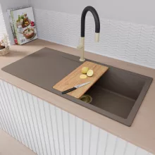 HD Onyx Tortora 100 egymedencés gránit mosogatótálca szett, csepegtetőtálcával, vágódeszkával, acél csepegtetőráccsal és kosárral, tortora színben, szálcsiszolt arany leeresztő szifonnal