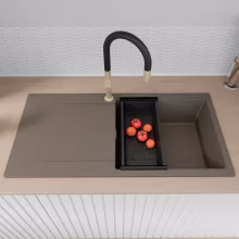 HD Onyx Tortora 100 egymedencés gránit mosogatótálca szett, csepegtetőtálcával, vágódeszkával, matt fekete csepegtetőkosárral, tortora színben, szálcsiszolt arany leeresztő szifonnal