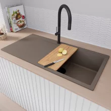 HD Onyx Tortora 100 egymedencés gránit mosogatótálca szett, csepegtetőtálcával, vágódeszkával, acél csepegtetőráccsal és kosárral, tortora színben, matt fekete leeresztő szifonnal