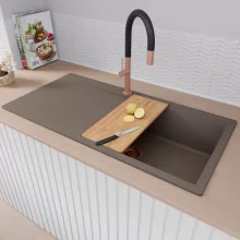 HD Onyx Tortora 100 egymedencés gránit mosogatótálca szett, csepegtetőtálcával, vágódeszkával, matt fekete csepegtetőráccsal és krómozott kosárral, tortora színben, szálcsiszolt réz leeresztő szifonnal