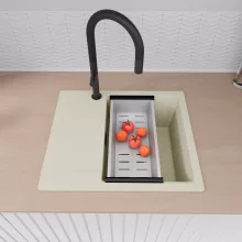 HD Onyx White 58 egymedencés mosogatótálca szett, matt fekete csepegtetőráccsal és krómozott kosárral, csepegtetőtálcával, tört fehér színben, matt fekete leeresztő szifonnal