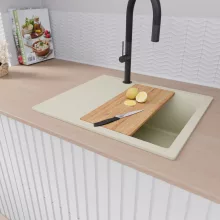 HD Onyx White 58 egymedencés mosogatótálca szett, vágódeszkával, acél csepegtetőkosárral, csepegtetőtálcával, tört fehér színben, matt fekete leeresztő szifonnal