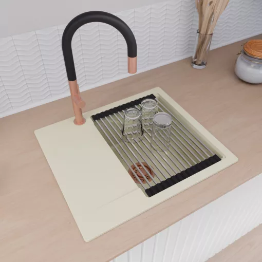 HD Onyx White 58 egymedencés mosogatótálca szett, vágódeszkával, acél csepegtetőráccsal, csepegtetőtálcával, tört fehér színben, szálcsiszolt réz leeresztő szifonnal