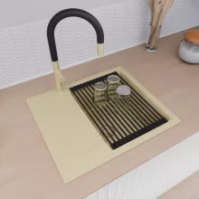 HD Onyx Beige 58 egymedencés mosogatótálca szett, matt fekete csepegtetőráccsal és krómozott kosárral, csepegtetőtálcával, soft bézs színben, szálcsiszolt arany leeresztő szifonnal