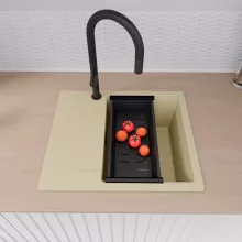 HD Onyx Beige 58 egymedencés gránit mosogatótálca szett, csepegtetőtálcával, vágódeszkával, matt fekete csepegtetőráccsal és kosárral, soft bézs színben, matt fekete leeresztő szifonnal