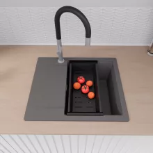 HD Onyx Antracit 58 egymedencés mosogatótálca szett, acél csepegtetőráccsal és matt fekete kosárral, csepegtetőtálcával, matt antracit színben, szálcsiszolt króm leeresztő szifonnal