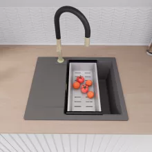 HD Onyx Antracit 58 egymedencés gránit mosogatótálca szett, csepegtetőtálcával, vágódeszkával, acél csepegtetőráccsal és kosárral, matt antracit színben, szálcsiszolt arany leeresztő szifonnal