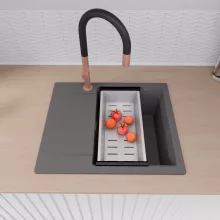 HD Onyx Antracit 58 egymedencés mosogatótálca szett, matt fekete csepegtetőráccsal és krómozott kosárral, csepegtetőtálcával, matt antracit színben, szálcsiszolt réz leeresztő szifonnal