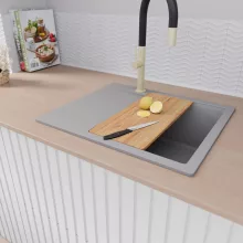 HD Onyx Grey 58 egymedencés gránit mosogatótálca szett, csepegtetőtálcával, vágódeszkával, acél csepegtetőkosárral, alpesi szürke színben, szálcsiszolt arany leeresztő szifonnal