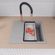 HD Onyx Grey 58 egymedencés gránit mosogatótálca szett, csepegtetőtálcával, vágódeszkával, acél csepegtetőráccsal és kosárral, alpesi szürke színben, szálcsiszolt réz leeresztő szifonnal