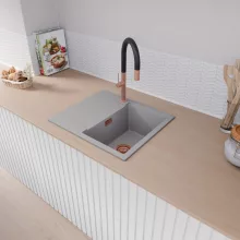 HD Onyx Grey 58 egymedencés gránit mosogatótálca, vágódeszkával, alpesi szürke színben, szálcsiszolt réz leeresztő szifonnal