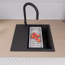 HD Onyx Black 58 egymedencés gránit mosogatótálca szett, csepegtetőtálcával, vágódeszkával, acél csepegtetőkosárral, matt fekete színben, matt fekete leeresztő szifonnal