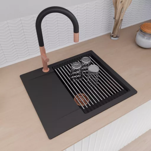 HD Onyx Black 58 egymedencés mosogatótálca szett, acél csepegtetőráccsal és matt fekete kosárral, csepegtetőtálcával, matt fekete színben, szálcsiszolt réz leeresztő szifonnal