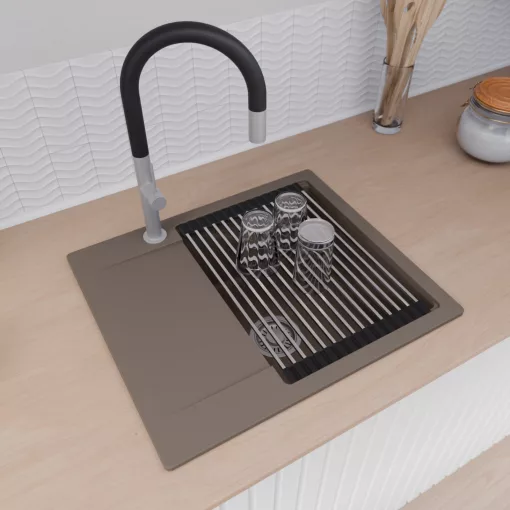 HD Onyx Tortora 58 egymedencés gránit mosogatótálca szett, csepegtetőtálcával, vágódeszkával, acél csepegtetőráccsal, tortora színben, szálcsiszolt króm leeresztő szifonnal