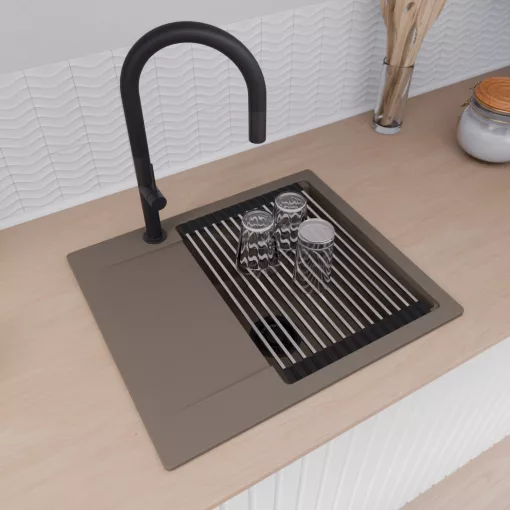 HD Onyx Tortora 58 egymedencés gránit mosogatótálca szett, csepegtetőtálcával, vágódeszkával, acél csepegtetőráccsal, tortora színben, matt fekete leeresztő szifonnal