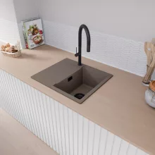 HD Onyx Tortora 58 egymedencés mosogatótálca, csepegtetőtálcával, tortora színben, matt fekete leeresztő szifonnal