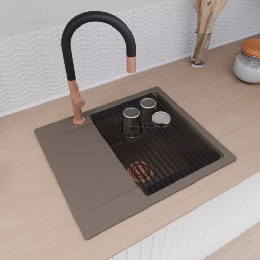 HD Onyx Tortora 58 egymedencés gránit mosogatótálca szett, csepegtetőtálcával, vágódeszkával, matt fekete csepegtetőráccsal és krómozott kosárral, tortora színben, szálcsiszolt réz leeresztő szifonnal