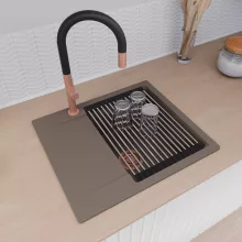 HD Onyx Tortora 58 egymedencés gránit mosogatótálca szett, csepegtetőtálcával, vágódeszkával, acél csepegtetőráccsal és matt fekete kosárral, tortora színben, szálcsiszolt réz leeresztő szifonnal