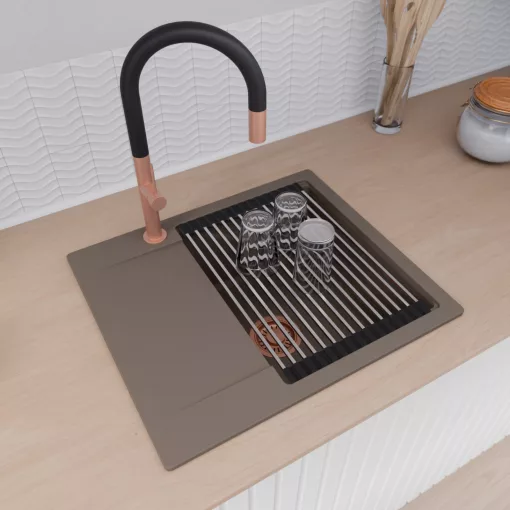 HD Onyx Tortora 58 egymedencés gránit mosogatótálca szett, csepegtetőtálcával, vágódeszkával, acél csepegtetőráccsal és kosárral, tortora színben, szálcsiszolt réz leeresztő szifonnal