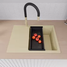 HD Onyx Beige 68-XL egymedencés mosogatótálca szett, matt fekete csepegtetőkosárral, csepegtetőtálcával, soft bézs színben, szálcsiszolt arany leeresztő szifonnal