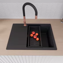 HD Onyx Black 68-XL egymedencés mosogatótálca szett, matt fekete csepegtetőkosárral, csepegtetőtálcával, matt fekete színben, szálcsiszolt réz leeresztő szifonnal