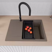 HD Onyx Tortora 68-XL egymedencés gránit mosogatótálca szett, csepegtetőtálcával, vágódeszkával, matt fekete csepegtetőkosárral, tortora színben, matt fekete leeresztő szifonnal