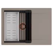 HD Onyx Tortora 68-XL egymedencés mosogatótálca szett, matt fekete csepegtetőráccsal és krómozott kosárral, csepegtetőtálcával, tortora színben, szálcsiszolt réz leeresztő szifonnal