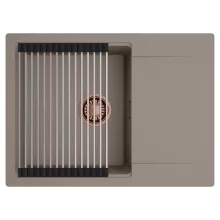 HD Onyx Tortora 68-XL egymedencés mosogatótálca szett, acél csepegtetőráccsal, csepegtetőtálcával, tortora színben, szálcsiszolt réz leeresztő szifonnal