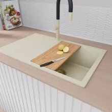 HD Onyx White 78 egymedencés gránit mosogatótálca szett, vágódeszkával, csepegtetőtálcával, vágódeszkával, acél csepegtetőráccsal, tört fehér színben, szálcsiszolt arany leeresztő szifonnal