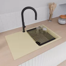 HD Onyx Beige 78 egymedencés gránit mosogatótálca szett, csepegtetőtálcával, vágódeszkával, matt fekete csepegtetőráccsal és krómozott kosárral, soft bézs színben, matt fekete leeresztő szifonnal