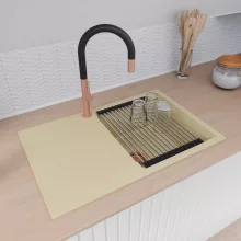 HD Onyx Beige 78 egymedencés mosogatótálca szett, acél csepegtetőráccsal és kosárral, csepegtetőtálcával, soft bézs színben, szálcsiszolt réz leeresztő szifonnal