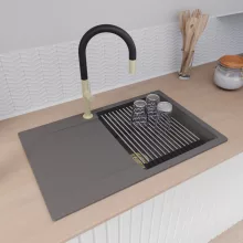 HD Onyx Antracit 78 egymedencés gránit mosogatótálca szett, csepegtetőtálcával, vágódeszkával, acél csepegtetőráccsal és kosárral, matt antracit színben, szálcsiszolt arany leeresztő szifonnal