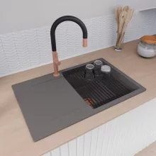 HD Onyx Antracit 78 egymedencés mosogatótálca szett, matt fekete csepegtetőráccsal és krómozott kosárral, csepegtetőtálcával, matt antracit színben, szálcsiszolt réz leeresztő szifonnal