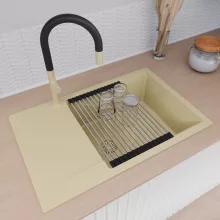 HD Onyx Beige 78-XL egymedencés gránit mosogatótálca szett, csepegtetőtálcával, vágódeszkával, acél csepegtetőráccsal és matt fekete kosárral, soft bézs színben, szálcsiszolt arany leeresztő szifonnal