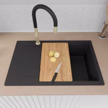 HD Onyx Black 78-XL egymedencés gránit mosogatótálca szett, csepegtetőtálcával, vágódeszkával, acél csepegtetőráccsal és kosárral, matt fekete színben, szálcsiszolt arany leeresztő szifonnal