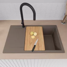 HD Onyx Tortora 78-XL egymedencés gránit mosogatótálca szett, csepegtetőtálcával, vágódeszkával, acél csepegtetőráccsal és kosárral, tortora színben, matt fekete leeresztő szifonnal