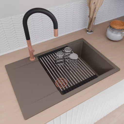 HD Onyx Tortora 78-XL egymedencés mosogatótálca szett, acél csepegtetőráccsal és matt fekete kosárral, csepegtetőtálcával, tortora színben, szálcsiszolt réz leeresztő szifonnal