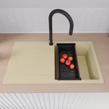 HD Onyx Beige 86 egymedencés gránit mosogatótálca szett, csepegtetőtálcával, vágódeszkával, acél csepegtetőráccsal és matt fekete kosárral, soft bézs színben, matt fekete leeresztő szifonnal