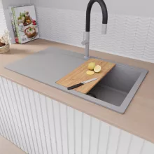 HD Onyx Grey 86 egymedencés gránit mosogatótálca szett, csepegtetőtálcával, vágódeszkával, matt fekete csepegtetőkosárral, alpesi szürke színben, szálcsiszolt króm leeresztő szifonnal