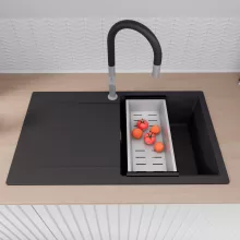 HD Onyx Black 86 egymedencés mosogatótálca szett, acél csepegtetőkosárral, csepegtetőtálcával, matt fekete színben, szálcsiszolt króm leeresztő szifonnal