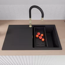 HD Onyx Black 86 egymedencés mosogatótálca szett, acél csepegtetőráccsal és matt fekete kosárral, csepegtetőtálcával, matt fekete színben, szálcsiszolt arany leeresztő szifonnal