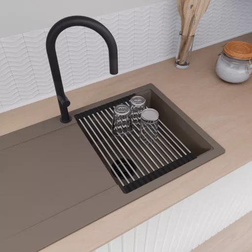 HD Onyx Tortora 86 egymedencés gránit mosogatótálca szett, csepegtetőtálcával, vágódeszkával, acél csepegtetőráccsal és kosárral, tortora színben, matt fekete leeresztő szifonnal