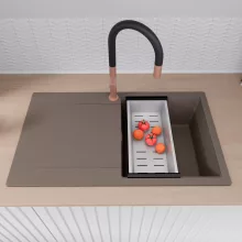 HD Onyx Tortora 86 egymedencés gránit mosogatótálca szett, csepegtetőtálcával, vágódeszkával, acél csepegtetőkosárral, tortora színben, szálcsiszolt réz leeresztő szifonnal