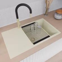 HD Onyx White 86-XL egymedencés mosogatótálca szett, vágódeszkával, acél csepegtetőráccsal és matt fekete kosárral, csepegtetőtálcával, tört fehér színben, szálcsiszolt arany leeresztő szifonnal