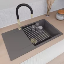 HD Onyx Antracit 86-XL egymedencés gránit mosogatótálca szett, csepegtetőtálcával, vágódeszkával, acél csepegtetőráccsal és matt fekete kosárral, matt antracit színben, szálcsiszolt arany leeresztő szifonnal