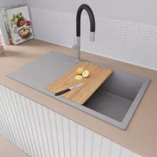 HD Onyx Grey 86-XL egymedencés gránit mosogatótálca szett, csepegtetőtálcával, vágódeszkával, matt fekete csepegtetőráccsal és krómozott kosárral, alpesi szürke színben, szálcsiszolt króm leeresztő szifonnal