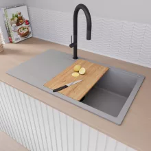 HD Onyx Grey 86-XL egymedencés gránit mosogatótálca szett, csepegtetőtálcával, vágódeszkával, matt fekete csepegtetőráccsal, alpesi szürke színben, matt fekete leeresztő szifonnal