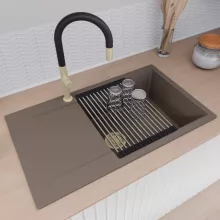 HD Onyx Tortora 86-XL egymedencés mosogatótálca szett, acél csepegtetőráccsal és matt fekete kosárral, csepegtetőtálcával, tortora színben, szálcsiszolt arany leeresztő szifonnal