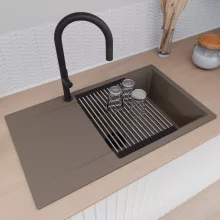HD Onyx Tortora 86-XL egymedencés gránit mosogatótálca szett, csepegtetőtálcával, vágódeszkával, acél csepegtetőráccsal és matt fekete kosárral, tortora színben, matt fekete leeresztő szifonnal